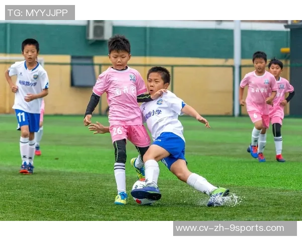 掌握足球技巧踢低弹球的秘诀与训练方法分享 掌握足球技巧踢低弹球的秘诀与训练方法分享